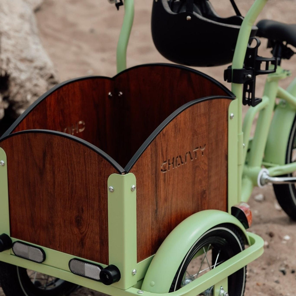 Chanty Cargo Kid - Grøn inkl. hjelm, flaskeholder, håndtag i 2 farver og ringklokke - BørnecyklerneChantyBørnecyklerneGrøn: BLC16 - GRNChanty Cargo Kid - Grøn inkl. hjelm, flaskeholder, håndtag i 2 farver og ringklokke