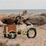 Chanty Cargo Kid - Grøn inkl. hjelm, flaskeholder, håndtag i 2 farver og ringklokke - BørnecyklerneChantyBørnecyklerneGrøn: BLC16 - GRNChanty Cargo Kid - Grøn inkl. hjelm, flaskeholder, håndtag i 2 farver og ringklokke