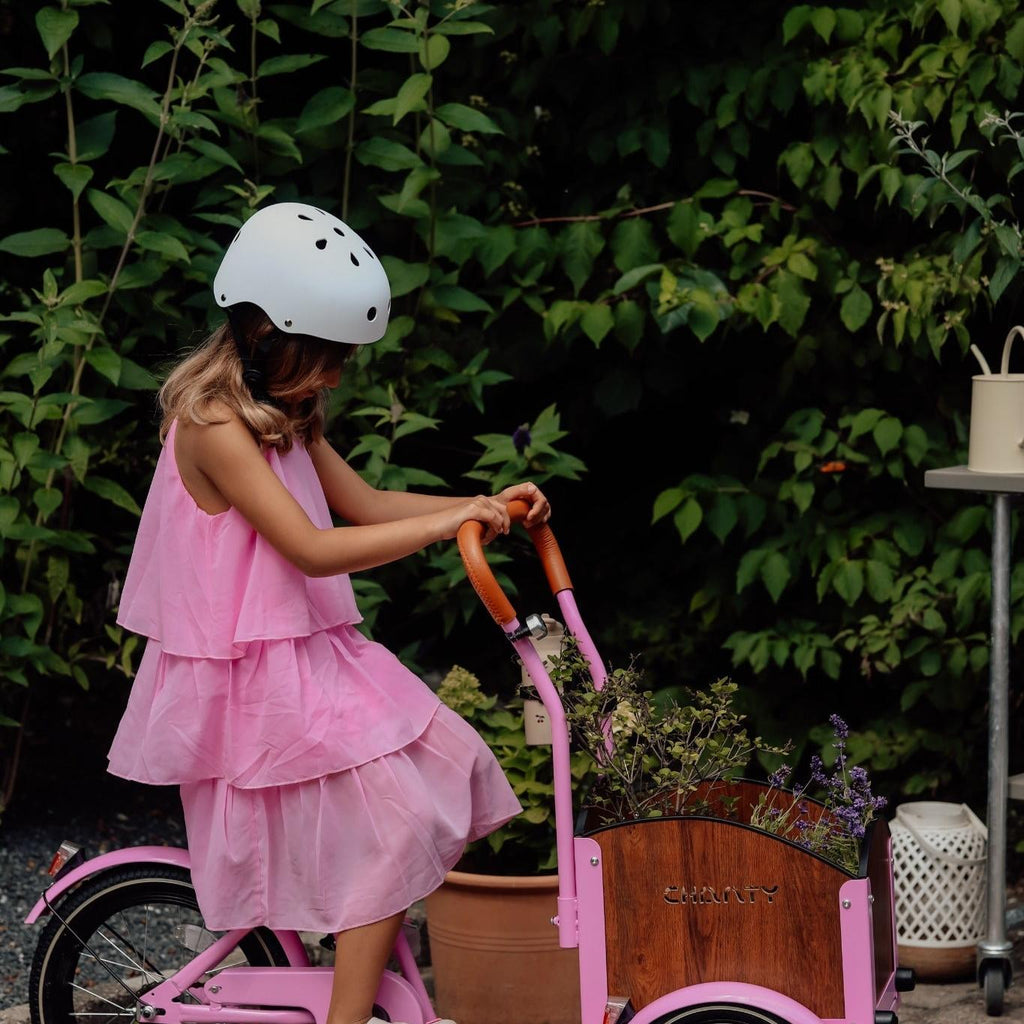 Chanty Cargo Kid – Pink inkl. hjelm, flaskeholder, håndtag i 2 farver og ringklokke - BørnecyklerneChantyBørnecyklernePink: BLC16 - LYRChanty Cargo Kid – Pink inkl. hjelm, flaskeholder, håndtag i 2 farver og ringklokke