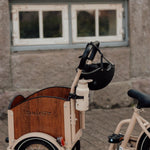 Chanty Cargo Kid - Sandfarvet Den ultimative børneladcykel til sjov, transport inkl. hjelm, flaskeholder, håndtag i 2 farver og ringklokke - BørnecyklerneChantyBørnecyklerneBeige: BLC16 - BEIChanty Cargo Kid - Sandfarvet Den ultimative børneladcykel til sjov, transport inkl. hjelm, flaskeholder, håndtag i 2 farver og ringklokke