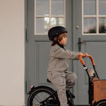 Chanty Cargo Kid - Sort inkl. hjelm, flaskeholder, håndtag i 2 farver og ringklokke - BørnecyklerneChantyBørnecyklerneSort: BLC16 - SRTChanty Cargo Kid - Sort inkl. hjelm, flaskeholder, håndtag i 2 farver og ringklokke