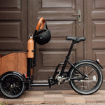 Chanty Cargo Kid - Sort inkl. hjelm, flaskeholder, håndtag i 2 farver og ringklokke - BørnecyklerneChantyBørnecyklerneSort: BLC16 - SRTChanty Cargo Kid - Sort inkl. hjelm, flaskeholder, håndtag i 2 farver og ringklokke