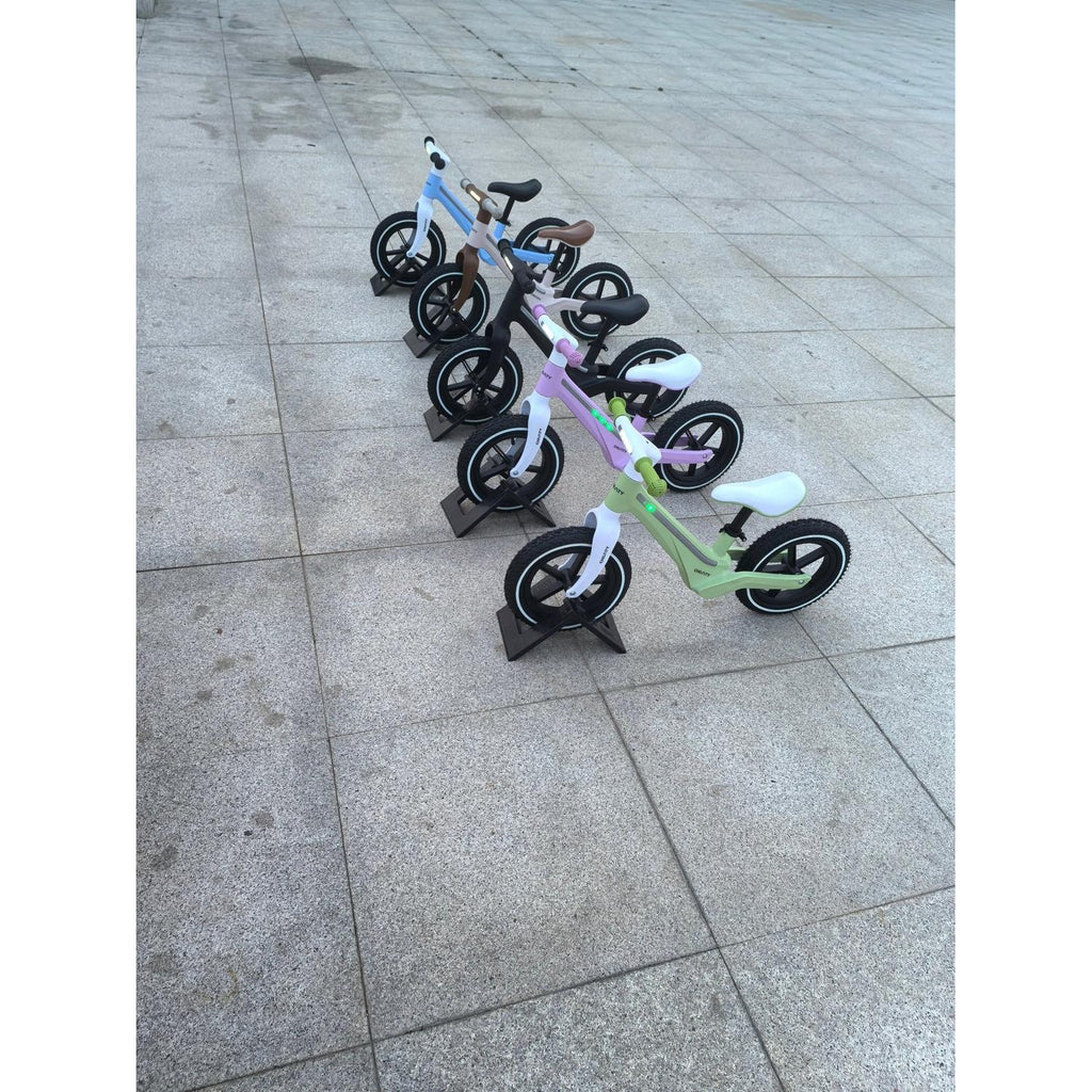 Løbecykel med Lys | LED - belysning | 2 - 6 År | Børnecyklerne - BørnecyklerneChantyBørnecyklerneLB - 12 - PINK5715518000028PinkLøbecykel med Lys | LED - belysning | 2 - 6 År | Børnecyklerne