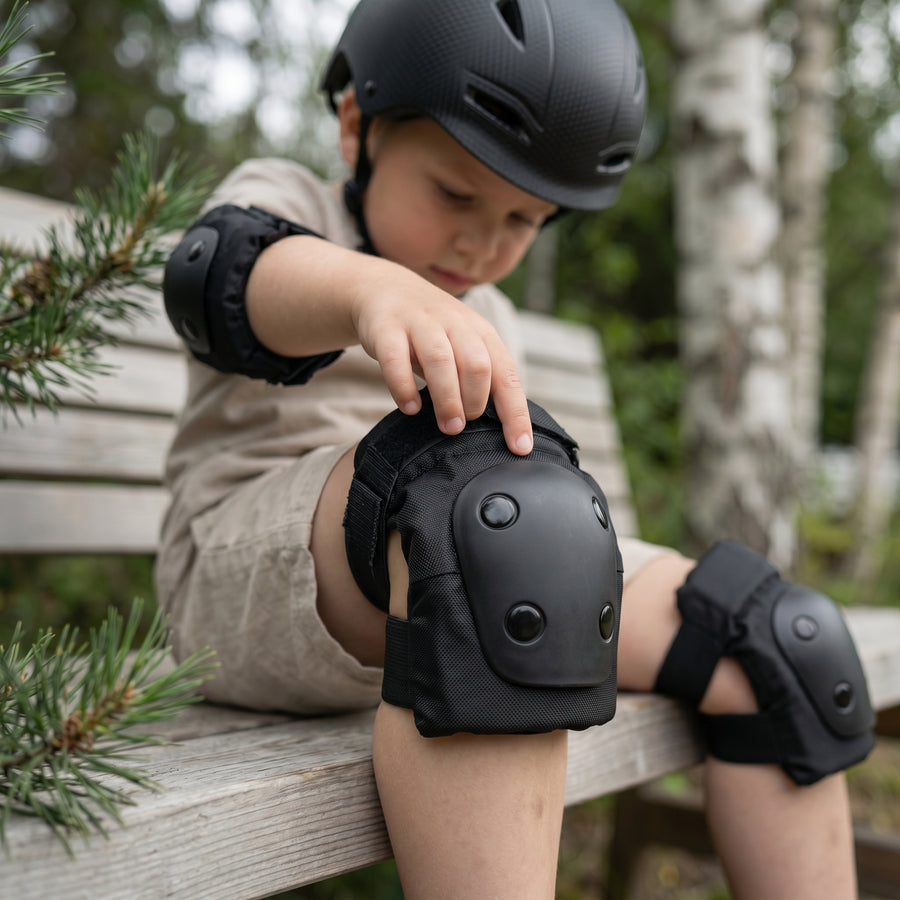 CHANTY Children's Helmet + Protection Set – Black